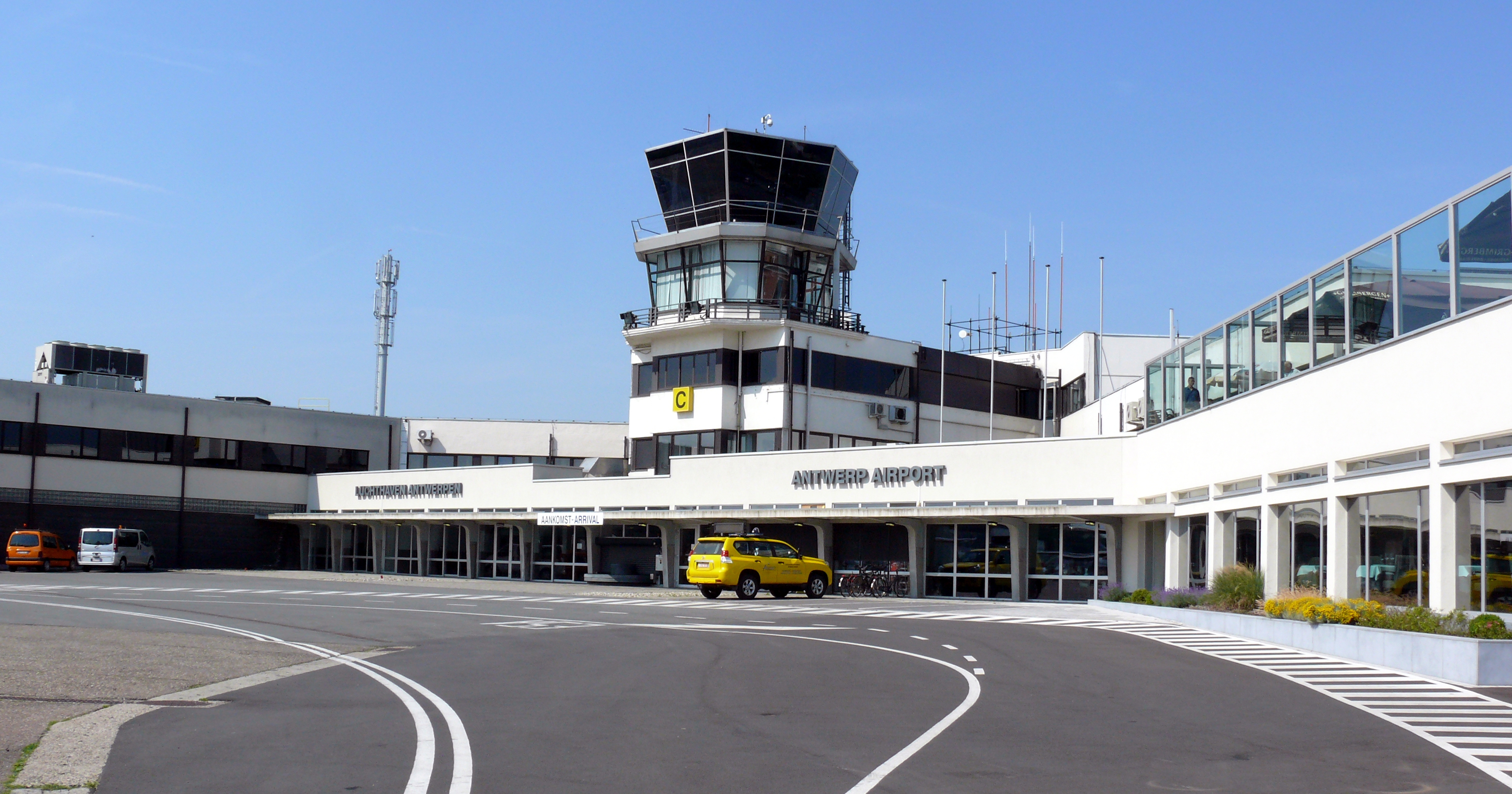 antwerpen airport entrance