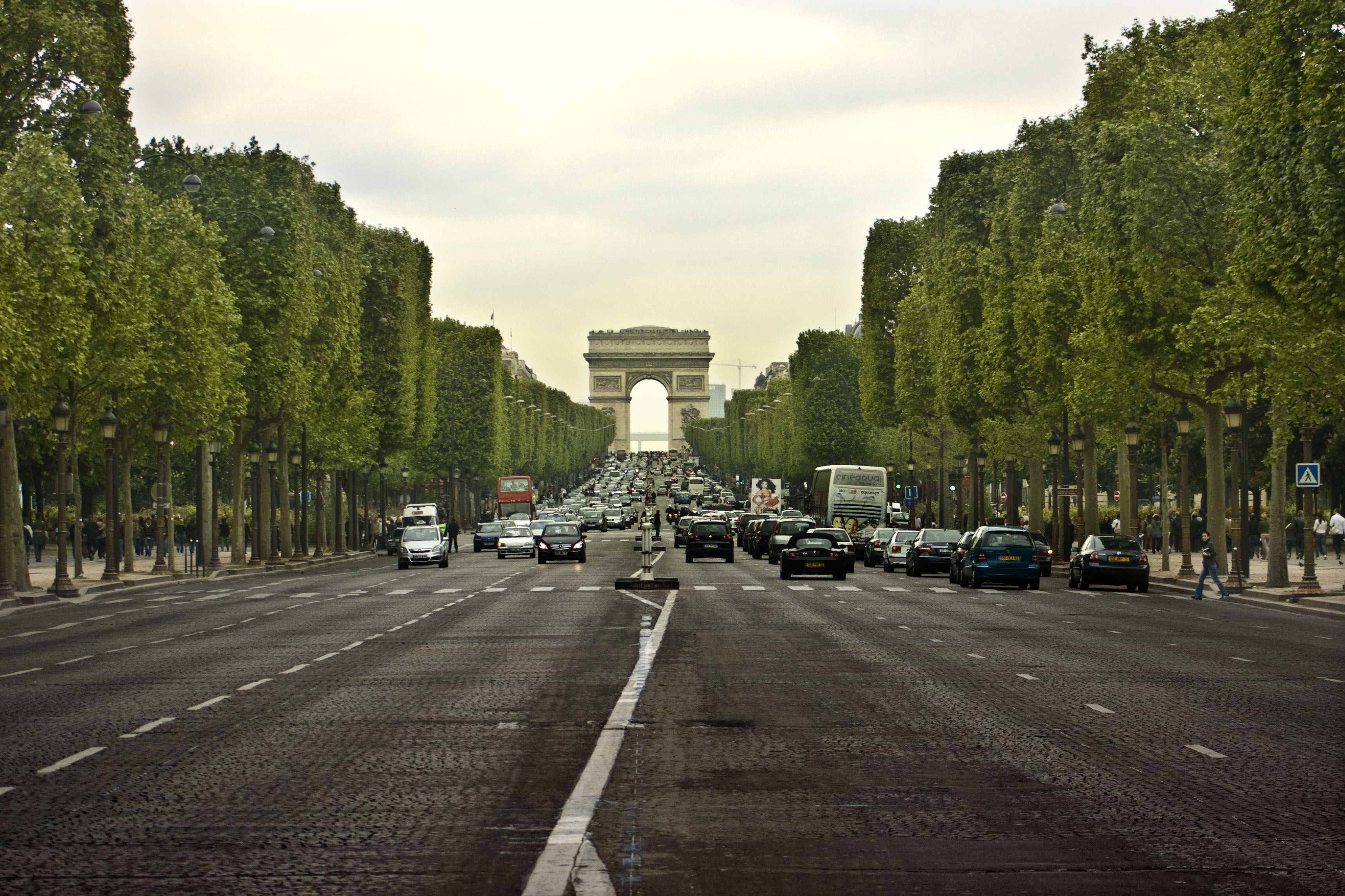 Paris City Tour - Avenue des Champs-Élysées